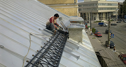 Монтаж ограждения скатной крыши на улице Советской
